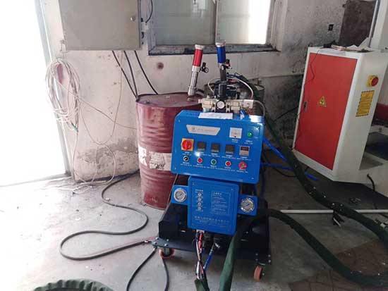 鋁型材聚氨酯隔熱澆注門(mén)窗保溫噴涂機(jī)(圖2) Q2600D鋁型材聚氨酯隔熱澆注門(mén)窗保溫噴涂機(jī)
