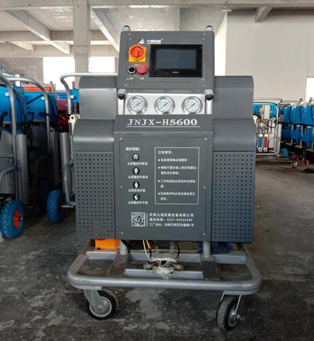 太陽(yáng)能水箱發(fā)泡(圖1) H5600PLC聚氨酯發(fā)泡填充機(jī)器